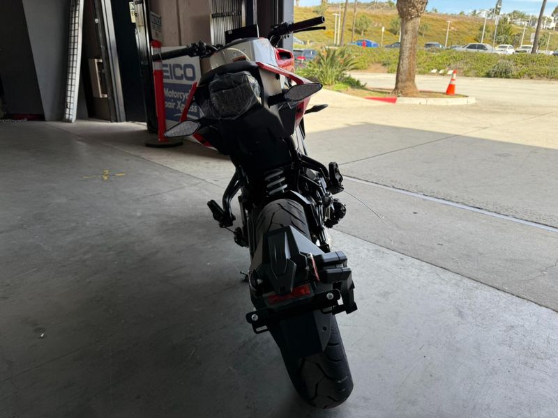 New 2025 CFMOTO 300NK Image 8