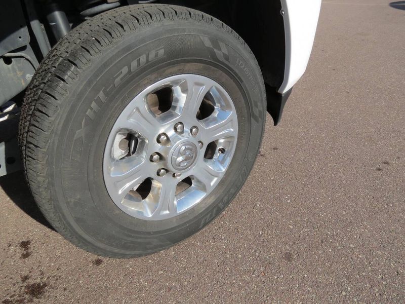 Used 2023 RAM 2500 Big Horn 4x4 4dr Crew Cab 6.3 ft. SB PickupImage 23