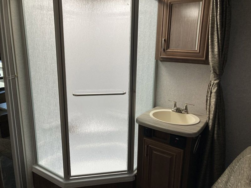 2023 FOX MOUNTAIN 235R Image 23