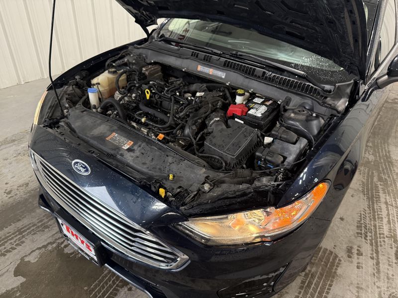 Used 2020 Ford Fusion SEImage 17