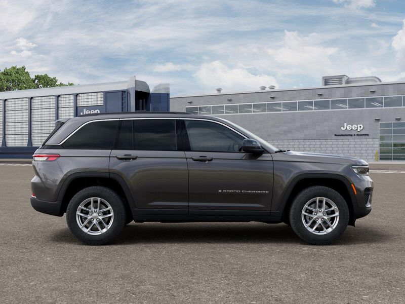 New 2026 Jeep Grand Cherokee Laredo XImage 12