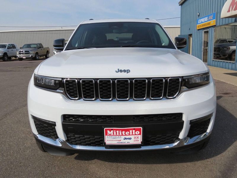 2021 Jeep Grand Cherokee L Limited 4x4 4dr SUVImage 3
