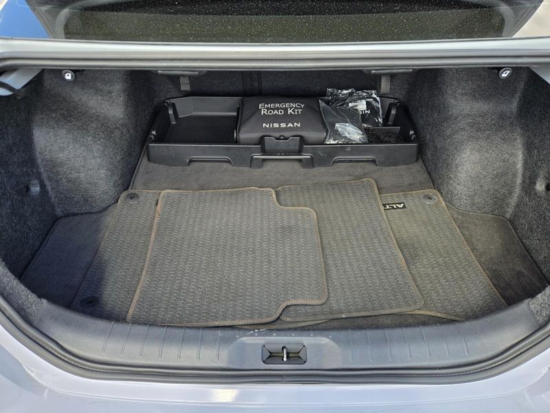 Used 2025 Nissan Altima SR FWD