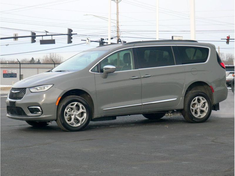 2022 Chrysler Pacifica Touring LImage 6