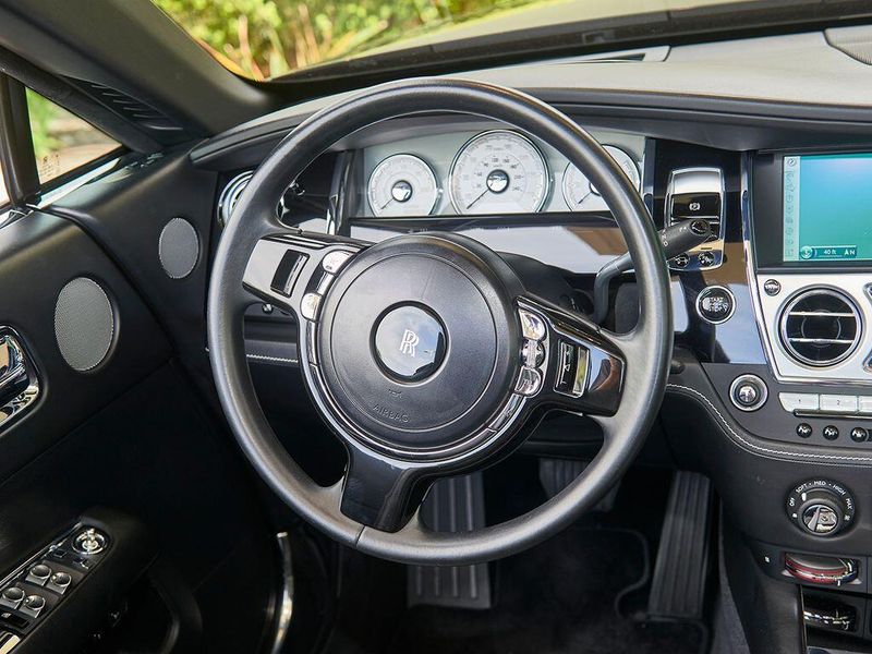 Used 2016 Rolls-Royce Dawn Image 17