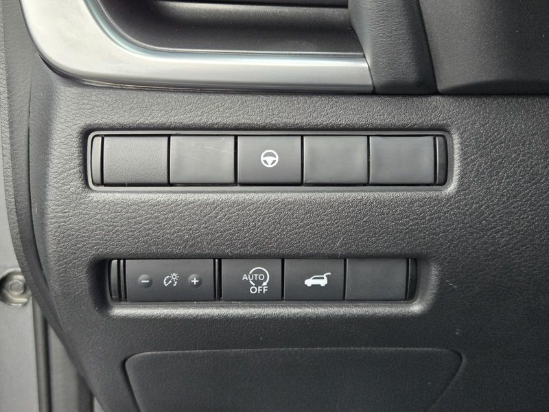 Used 2024 Nissan Rogue AWD SV