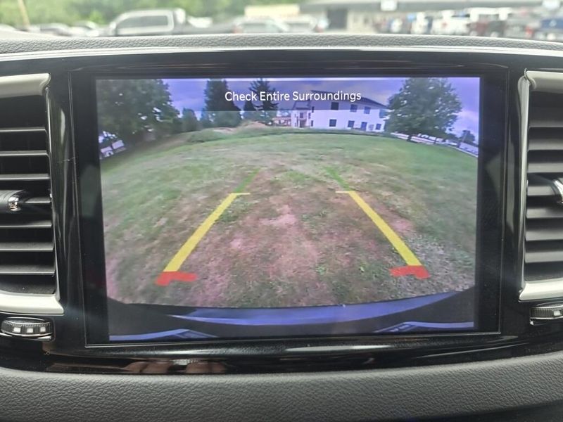2023 Chrysler Pacifica Touring L photo 18