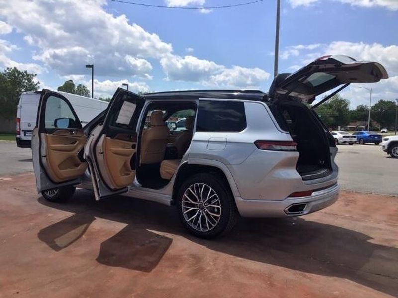 2025 Jeep Grand Cherokee L Summit Reserve 4x4Image 24
