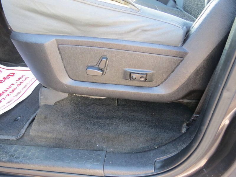 Used 2017 RAM 1500 SLT 4x4 4dr Crew Cab 5.5 ft. SB PickupImage 33