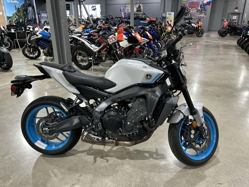 Used 2025 Yamaha MT-09 Image 12