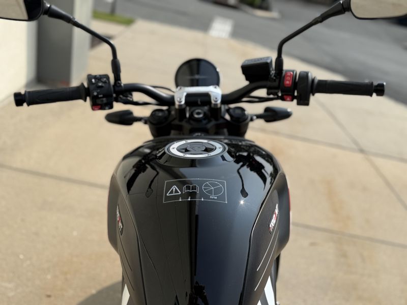 2025 Triumph TRIDENT 660Image 6