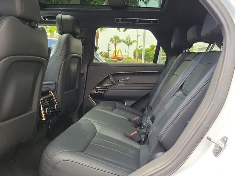 2023 Land Rover Range Rover Sport SE photo 12