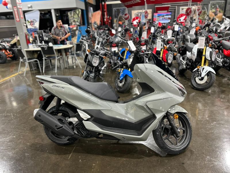 New 2025 Honda PCX ABS Image 3