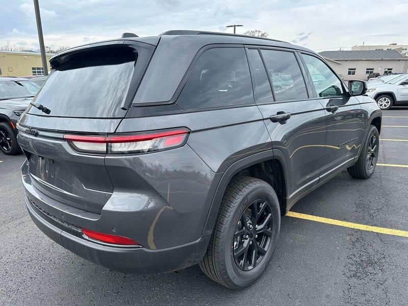 2025 Jeep Grand Cherokee Altitude X 4x4Image 8