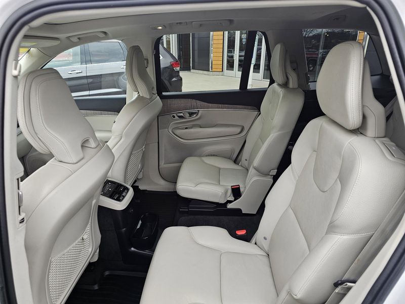 Used 2023 Volvo XC90 Recharge Plug-In Hybrid PlusImage 12