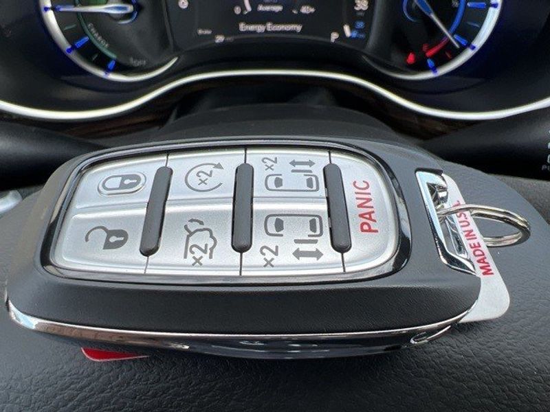 2023 Chrysler Pacifica Plug-in Hybrid LimitedImage 66