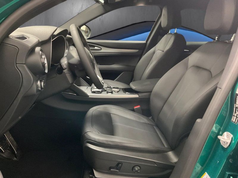 New 2026 Alfa Romeo Stelvio AwdImage 4