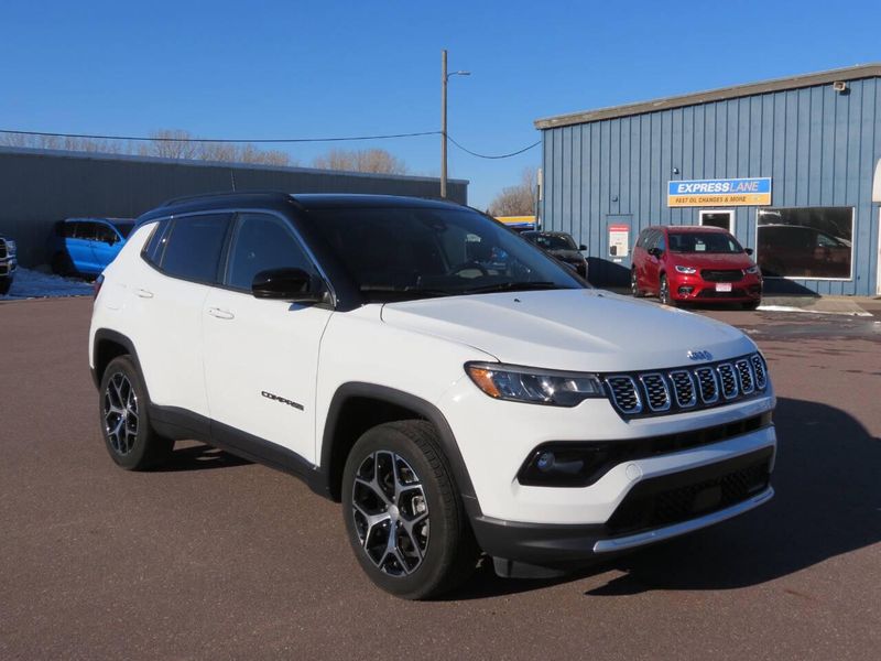 Used 2024 Jeep Compass Limited 4x4 4dr SUVImage 2