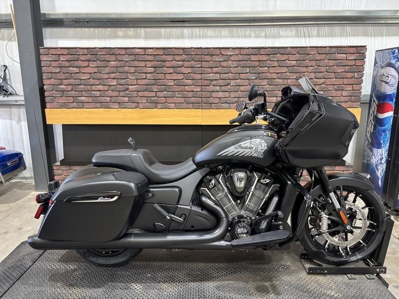 NEW 2025 INDIAN MOTORCYCLE CHALLENGER DARK HORSE 112 RA 49ST Image 5