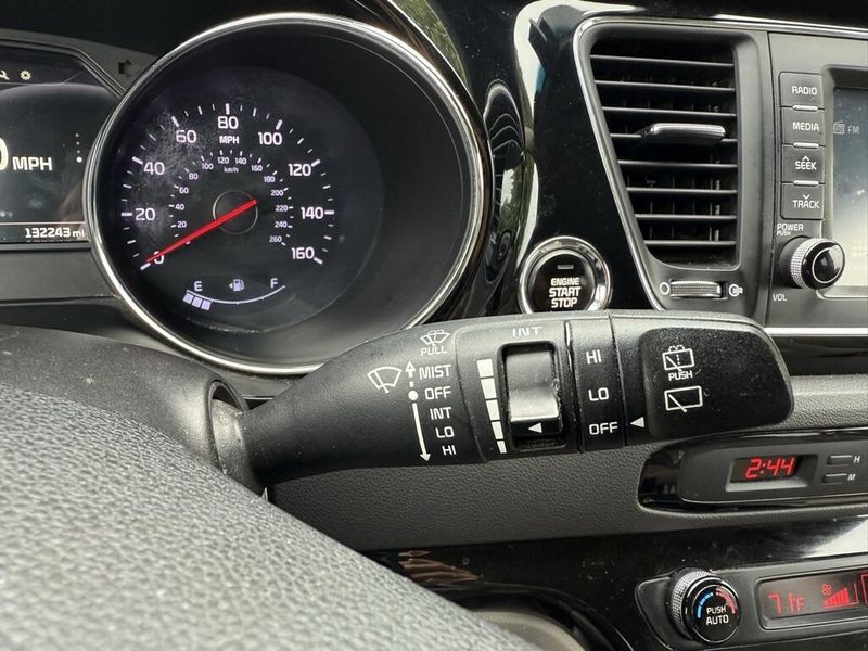 2017 Kia Sedona EX photo 19