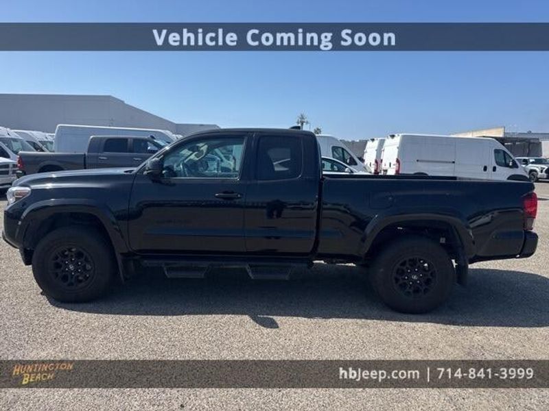 2022 Toyota Tacoma SR5Image 8