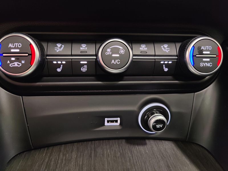 Used 2022 Alfa Romeo Stelvio Ti AWD w/Sunroof & NavImage 23