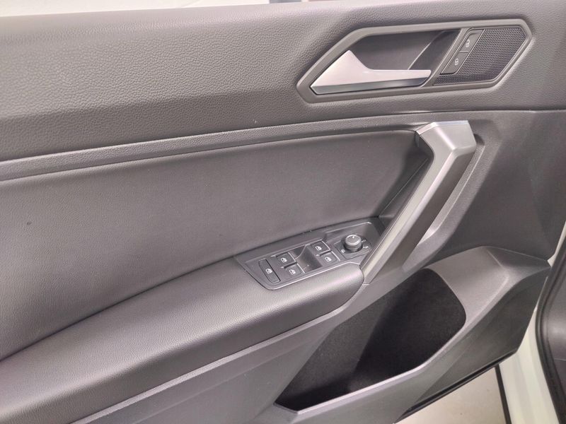 Used 2021 Volkswagen Tiguan SE AWD R-Line Black w/SunroofImage 28