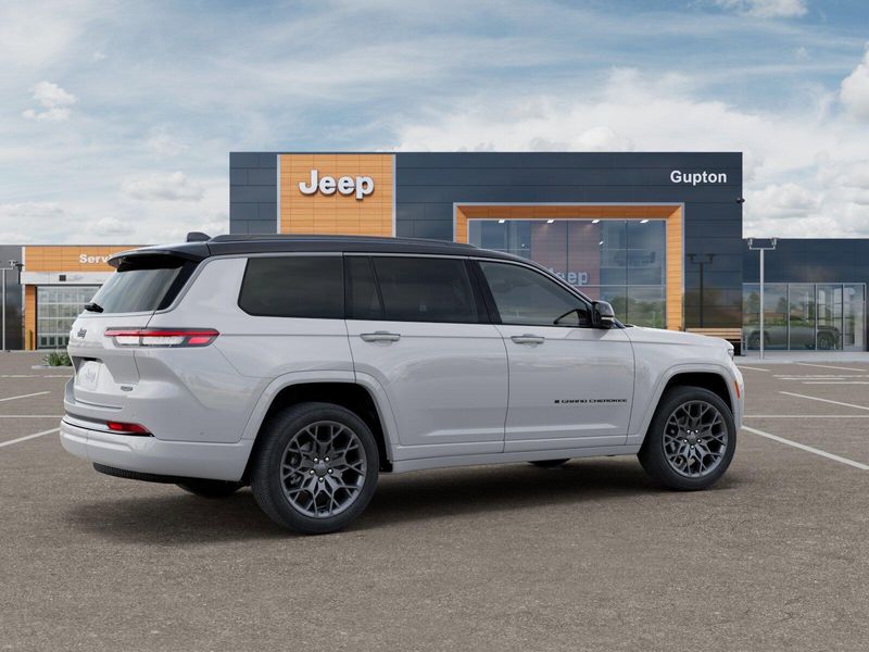 New 2026 Jeep Grand Cherokee L Summit 4x4Image 4