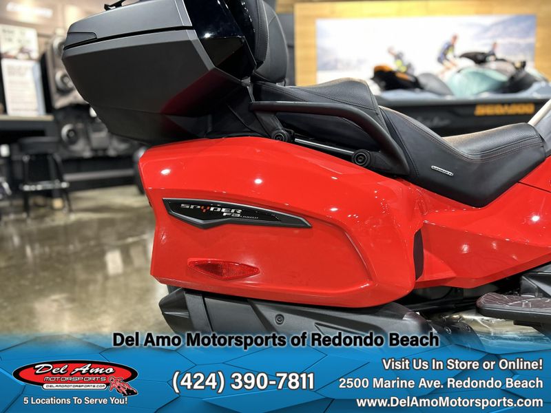 2022 Can-Am H7NA  in a PLASMA RED/ CARBON BLACK exterior color. Del Amo Motorsports delamomotorsports.com 