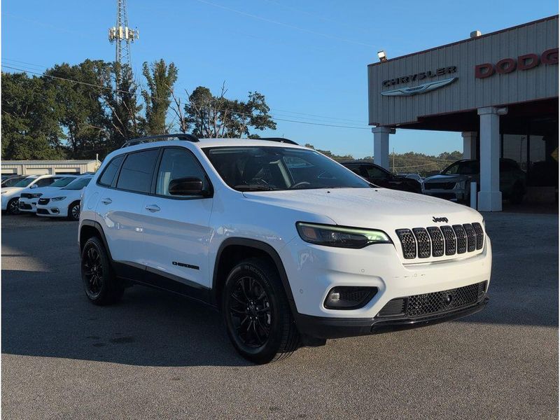 Used 2023 Jeep Cherokee Altitude LuxImage 7
