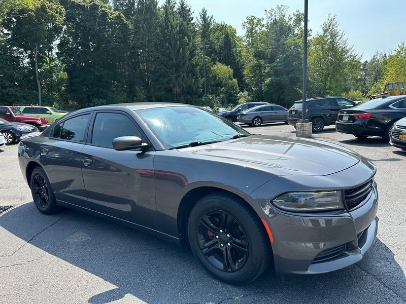 2018 Dodge Charger SXTImage 1