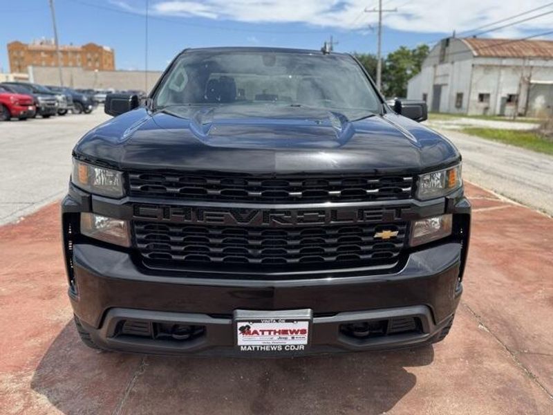 2020 Chevrolet Silverado 1500 CustomImage 2