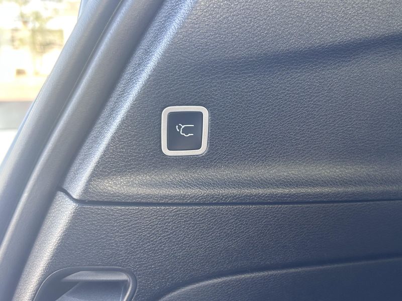 2025 Chrysler Pacifica Hybrid SelectImage 9