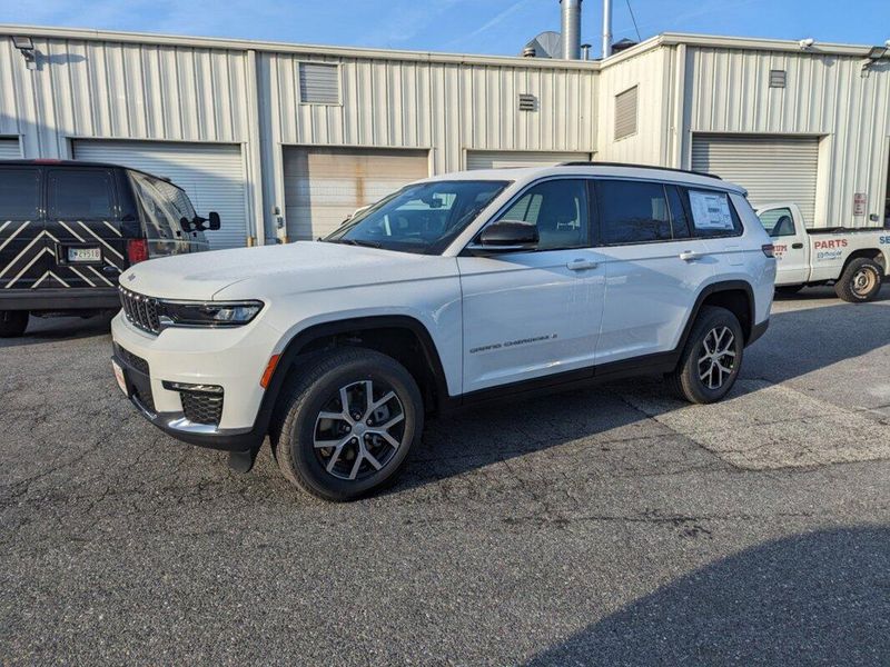 2025 Jeep Grand Cherokee L photo 2