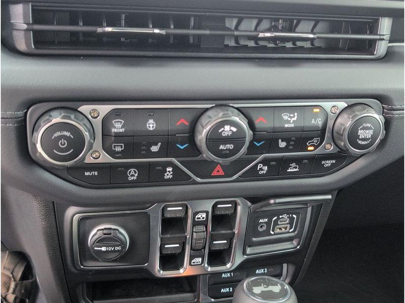 New 2025 Jeep Wrangler 4-door SaharaImage 17