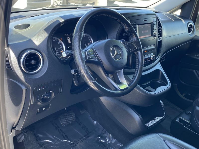 2017 Mercedes-Benz Metris Passenger Van PassengerImage 16