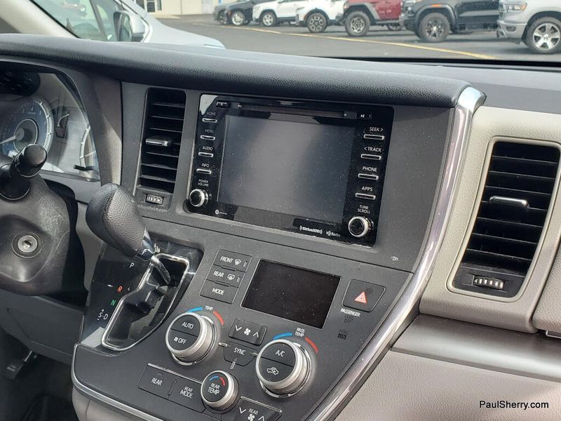 Used 2018 Toyota Sienna LE