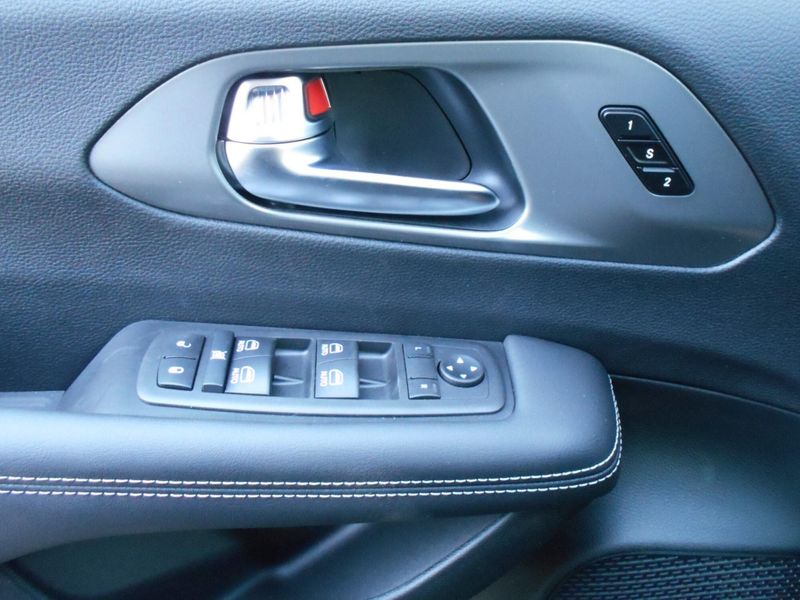 2025 Chrysler Pacifica SelectImage 28