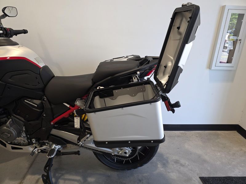 New 2025 Ducati Multistrada V4 Rally 