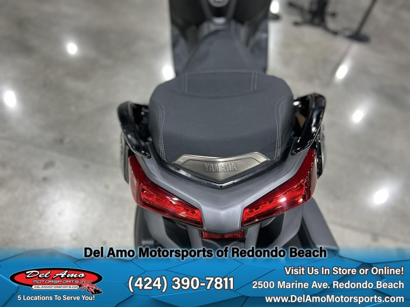 2025 Yamaha Xmax Image 7
