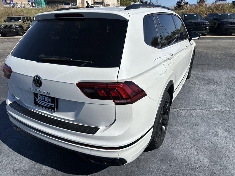 Used 2023 Volkswagen Tiguan SE R-Line BlackImage 8