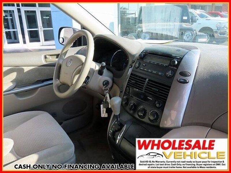 2008 Toyota Sienna CEImage 6