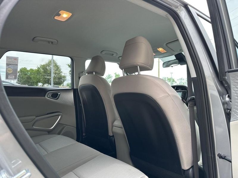 2023 Kia Soul LXImage 18