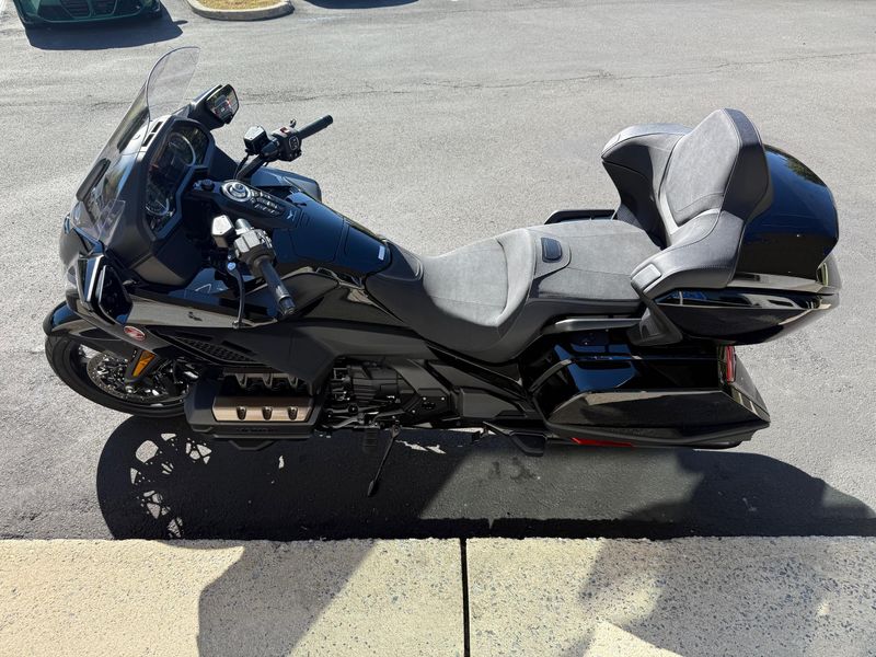 2023 Honda Gold Wing TourImage 2