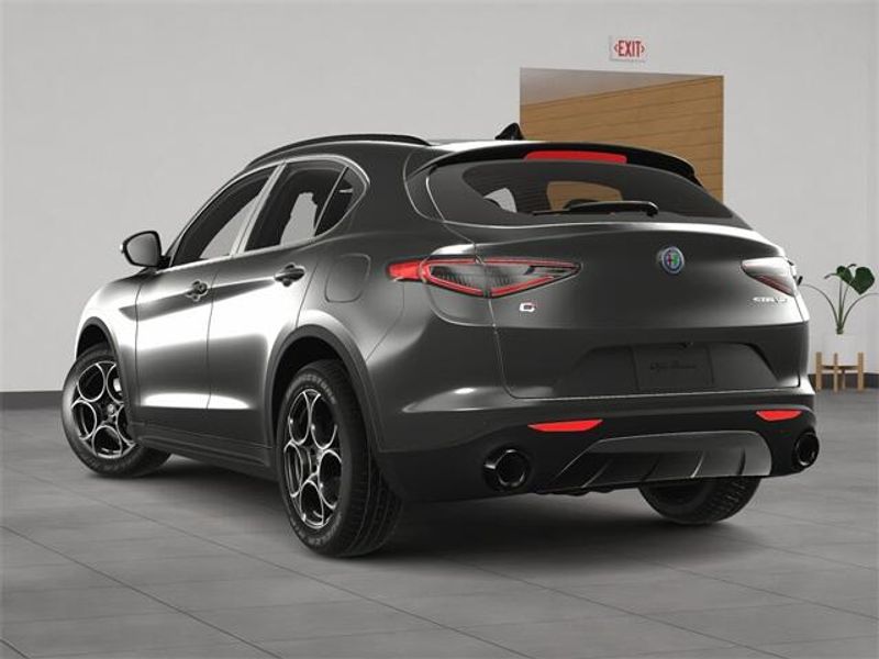 2025 Alfa Romeo Stelvio Sprint photo 4