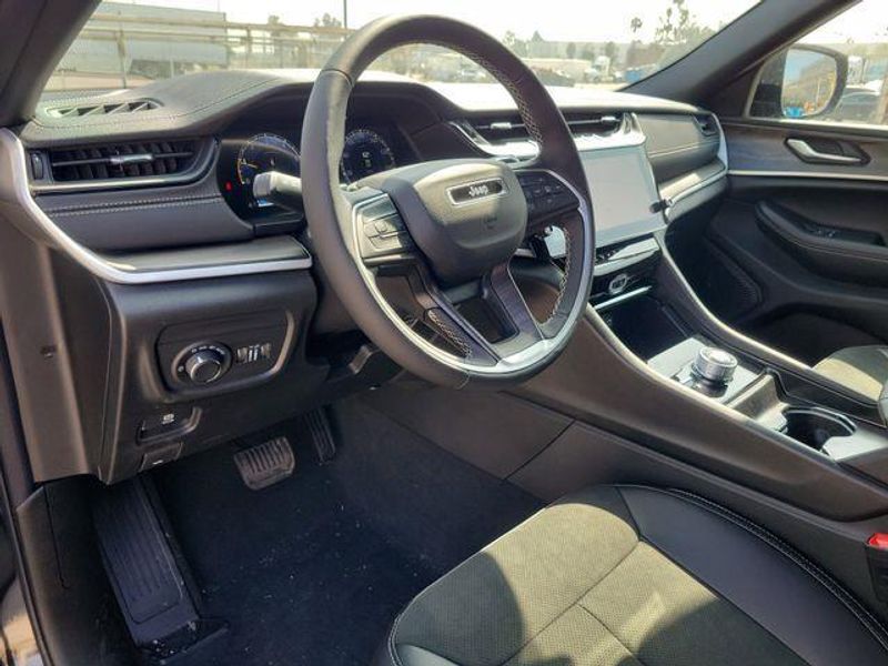 New 2026 Jeep Grand Cherokee Laredo Altitude 4x4