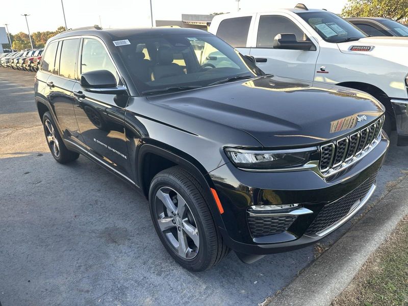 2025 Jeep Grand Cherokee Limited 4x4Image 3