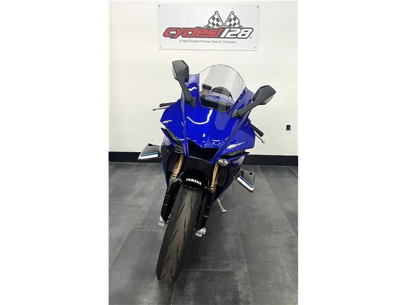 Used 2025 Yamaha YZFR1 Image 2