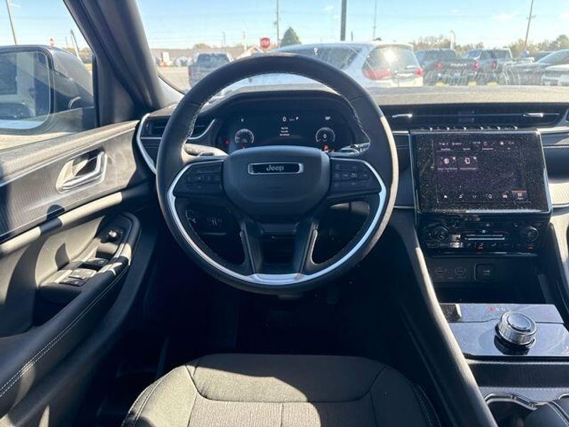 2025 Jeep Grand Cherokee Laredo 4x4