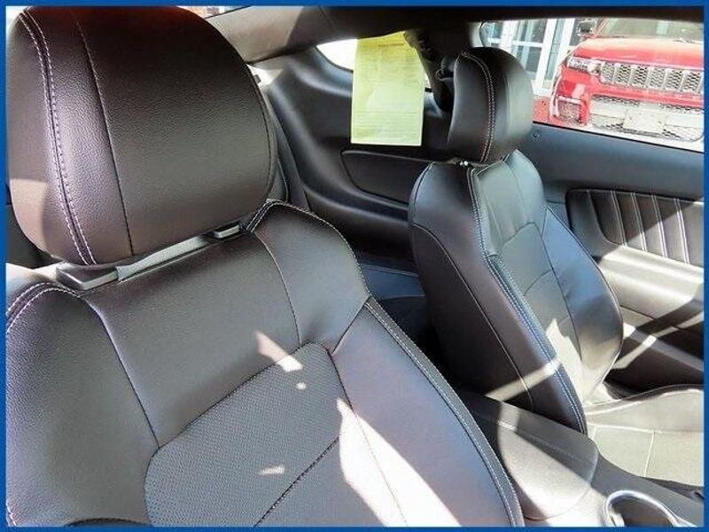 2022 Ford Mustang GT Premium photo 9